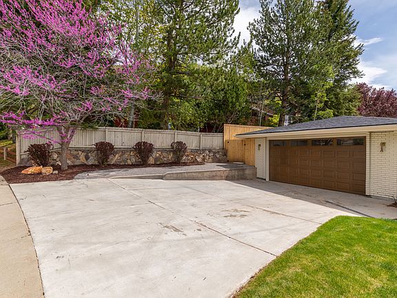 2nd image of 985 S Vista View Dr E