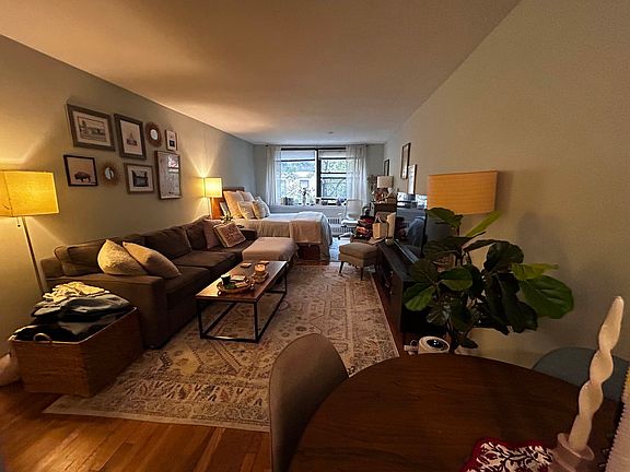 5th image of 212 E 77th St APT 4C