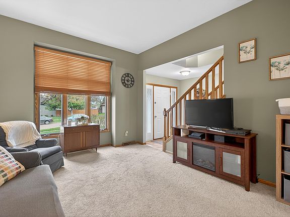 3rd image of 328 Parkgate Rd
