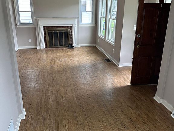 2nd image of 4419 Wilmette St