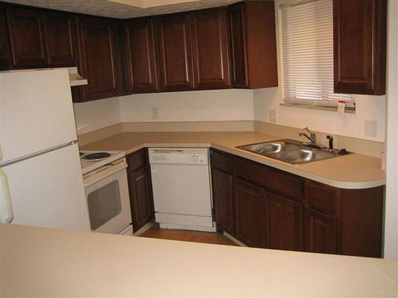 4th image of 2891 Cranston Dr