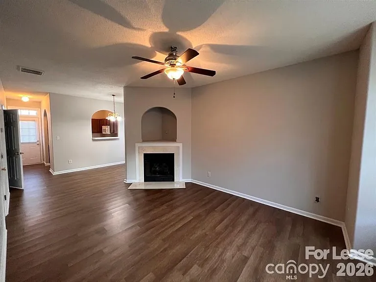 428 Goldstaff Ln — Photo 4