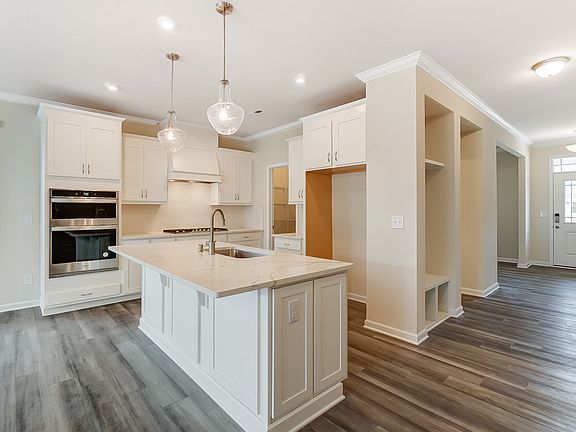 Photo representation of the Amelia plan. Colors, finishes and options will vary.