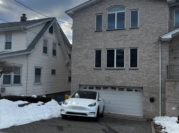 227A 3rd St #A, Palisades Park, NJ 07650