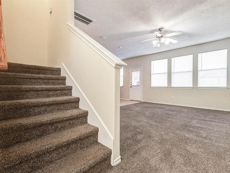 13106 Peppergate Ln — Photo 7