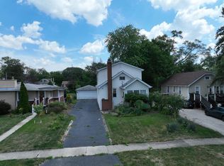 37 N Yale Ave, Villa Park, IL 60181