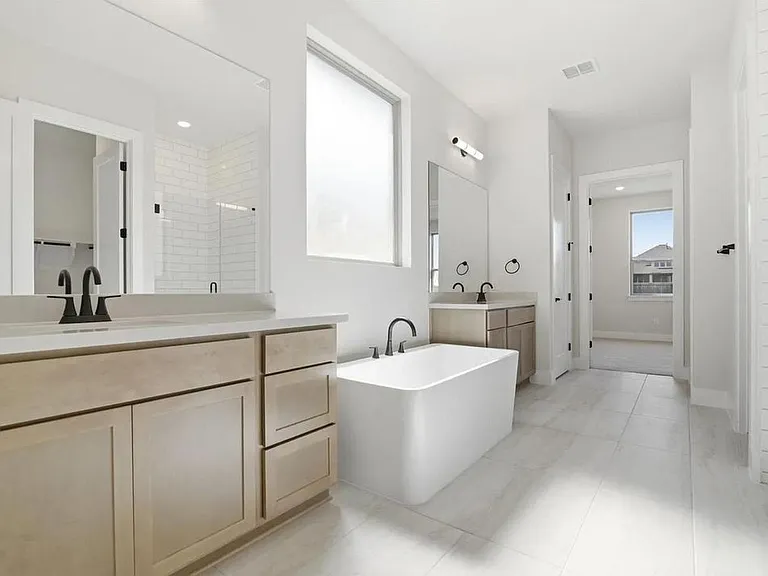 327 Grand Legacy — Photo 6