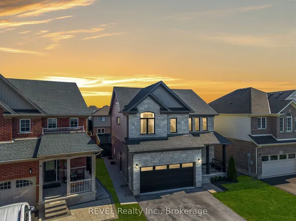 8 Elderberry Rd, Thorold, ON L2V 0E7