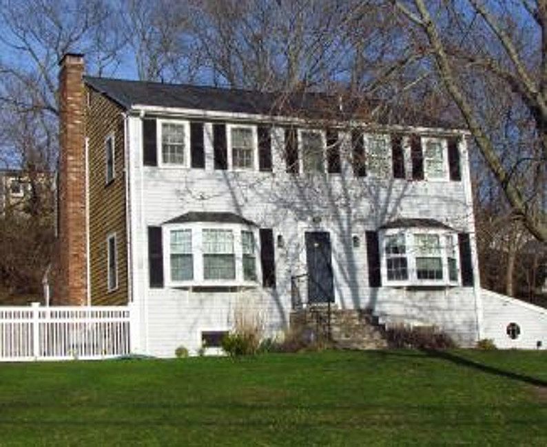 2nd image of 10 Bel Air Dr