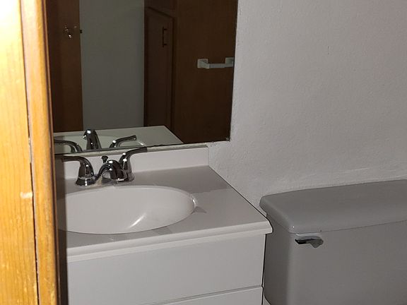 2nd image of 3004 Ashley Cir APT 6