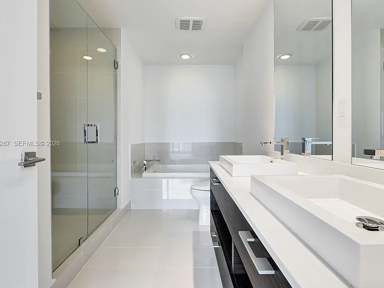 45 SW 9th St #1806 — Photo 15