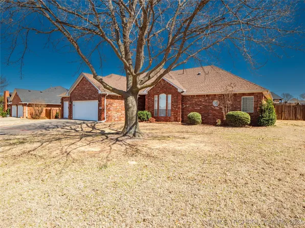 2104 Country Spgs, McAlester, OK 74501