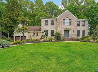 15 Henrietta Ct, Ridgewood, NJ 07450