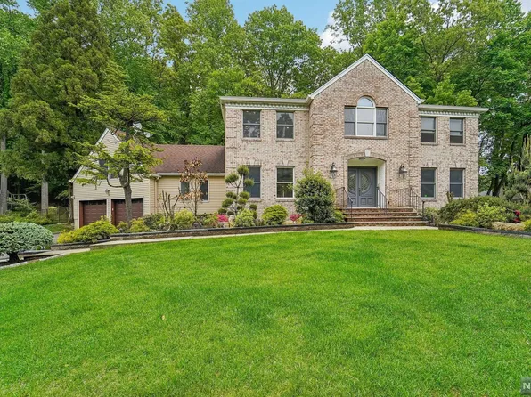 15 Henrietta Ct, Ridgewood, NJ 07450