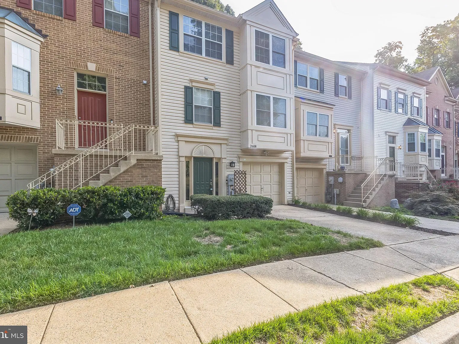 3 bed, 4.0 bath, 1988 sqft, $3,065 — Photo 1