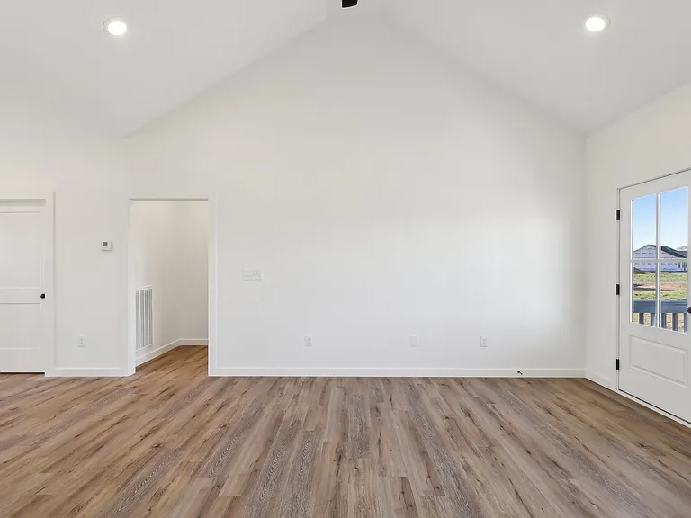192 Amos Cir — Photo 6