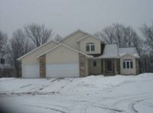2134 Eagle Ridge Dr, North Mankato, MN 56003