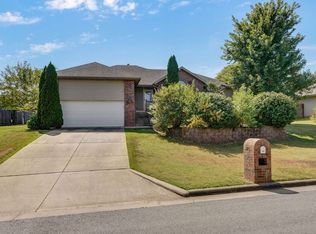 740 E Gallup Hill Rd, Nixa, MO 65714