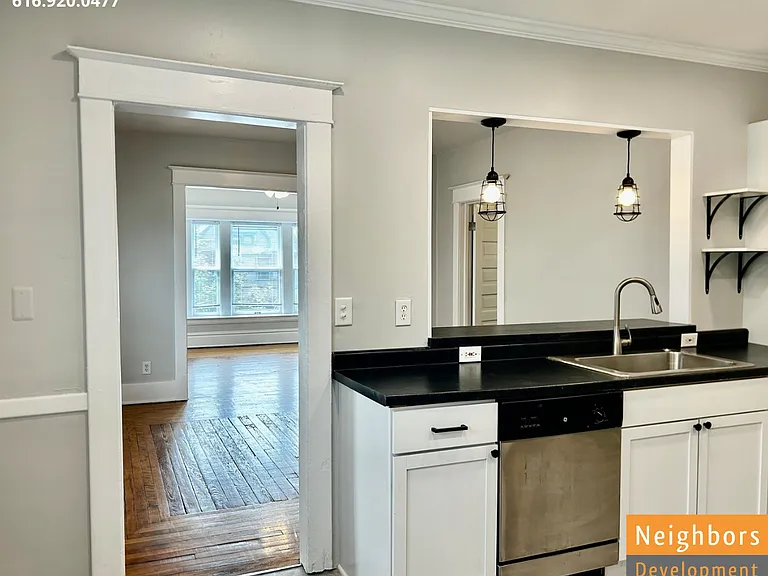 260 Eastern Ave SE #2 — Photo 2