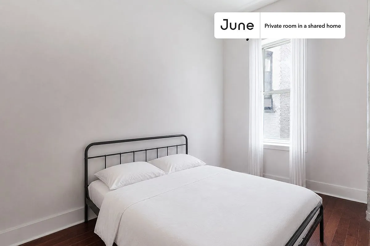 Full bedroom in 3 bed/1 bath home in Central Harlem #1681 A — Photo 1