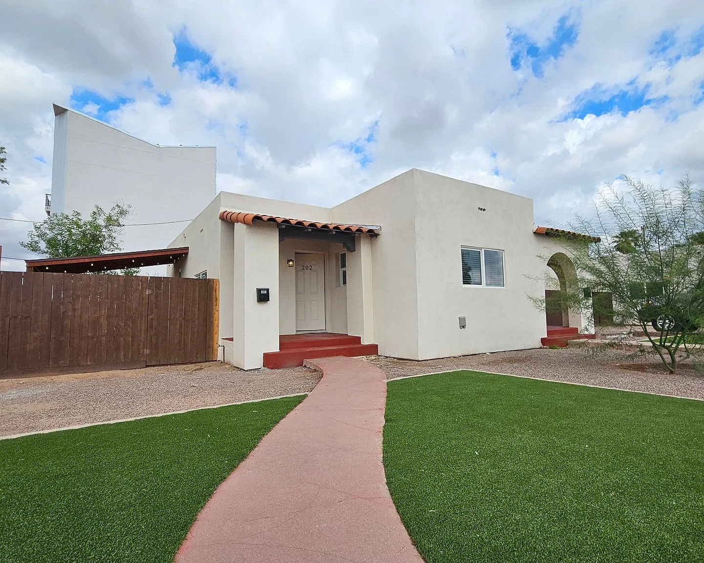 Mesa Garden Casitas — Photo 1