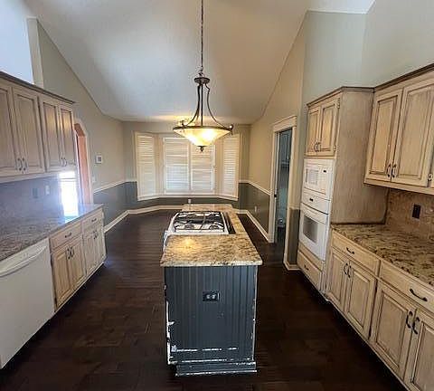 2nd image of 2005 Great Oaks Dr