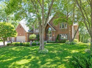 9297 Wedgewood Dr, Woodbury, MN 55125