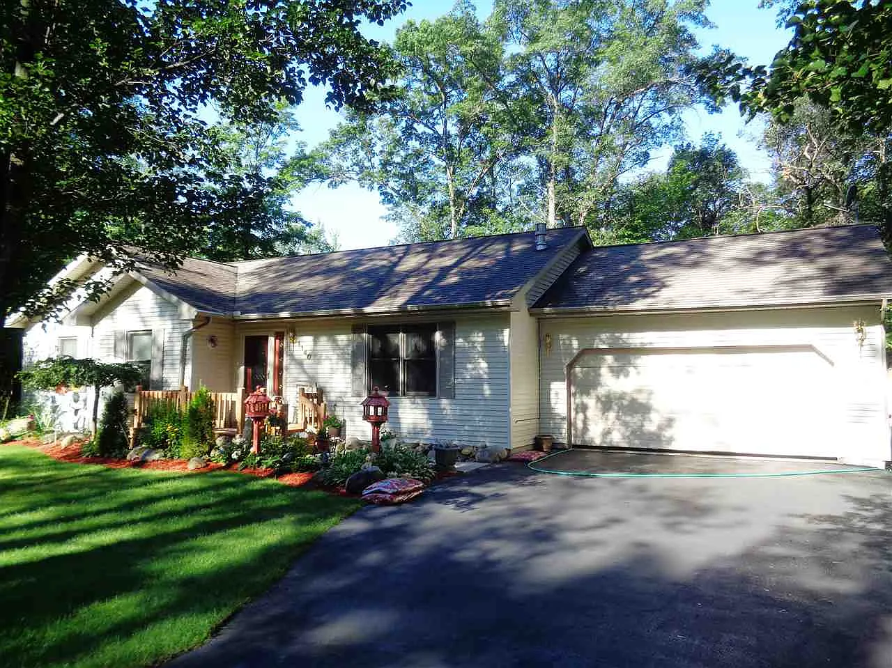 1140 Goldenrod Dr photo 1