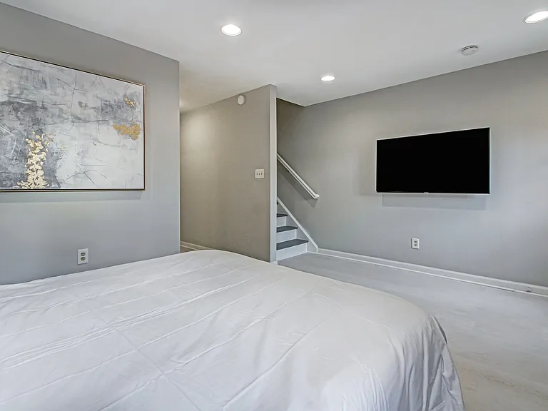 313 10th St NW — Photo 24