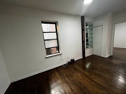 Rented by Salon Realty Corp | media 7