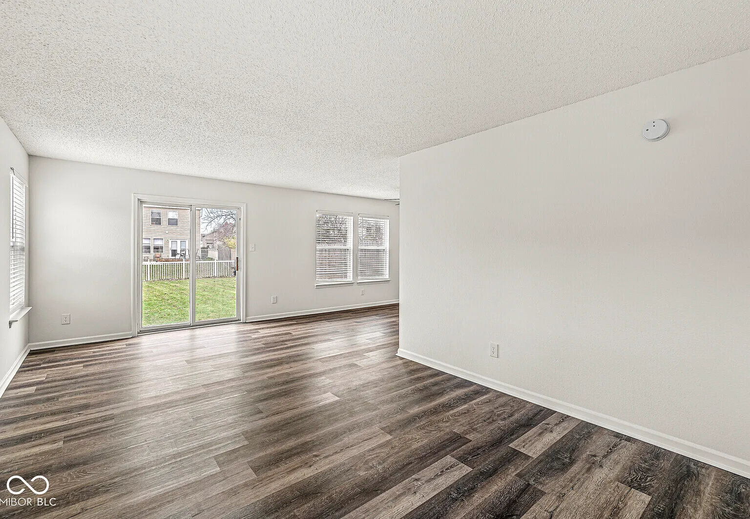 3 bed, 2.5 bath, 1865 sqft, $2,100 — Photo 3