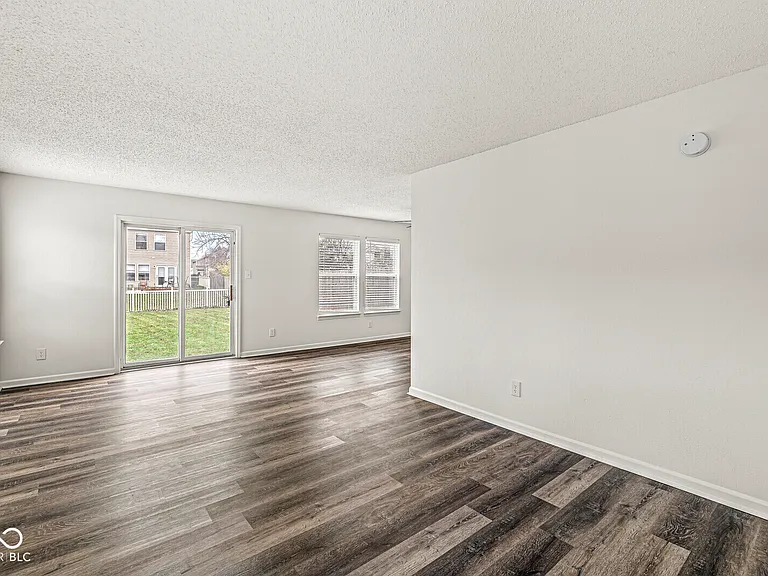 1316 Freemont Ln — Photo 3