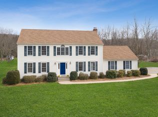 2 Lone Oak Mdws, Sandy Hook, CT 06482