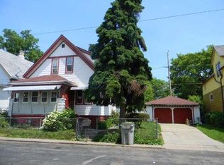 3022 N 10th Ln, Milwaukee, WI 53206