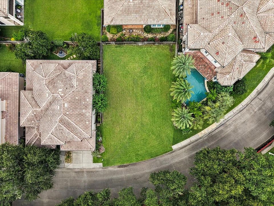 1st image of 403 Waterford Way
