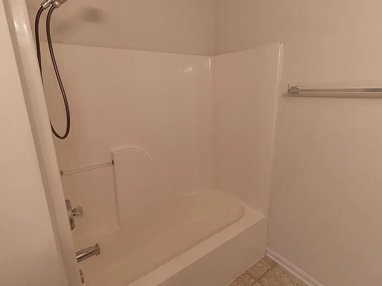 3306 E Saint Charles Rd — Photo 23