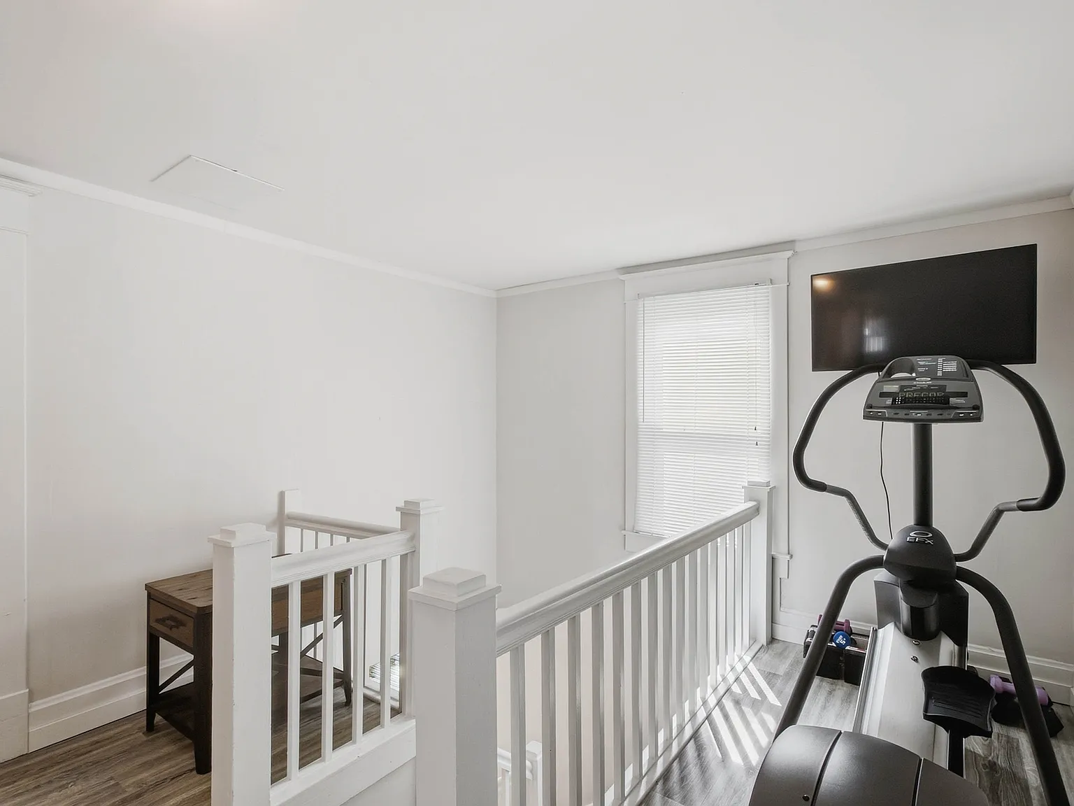 3 bed, 2400 sqft, $2,500 — Photo 4