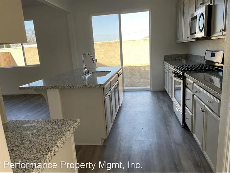 6698 E Adena Ave — Photo 40