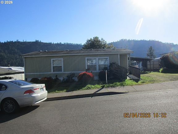 4th image of 751 SE Meadowood Dr