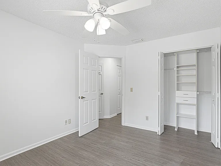 5530 Coach House Cir — Photo 20