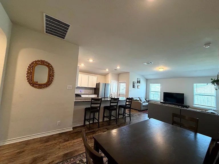 6811 Whisper Grv — Photo 9