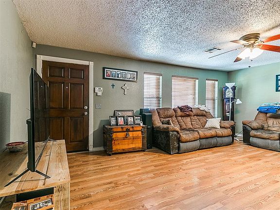 4th image of 4409 SE 37th St