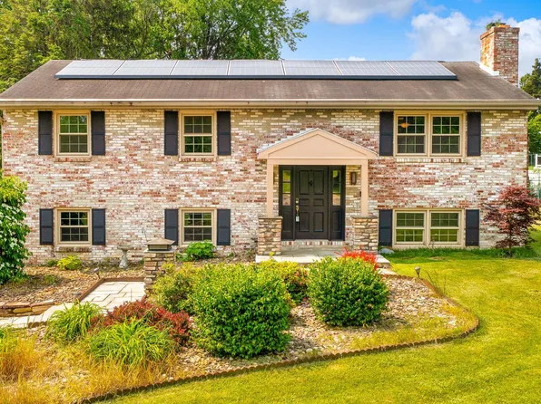 99 Greenwood Dr, Hagerstown, MD 21740