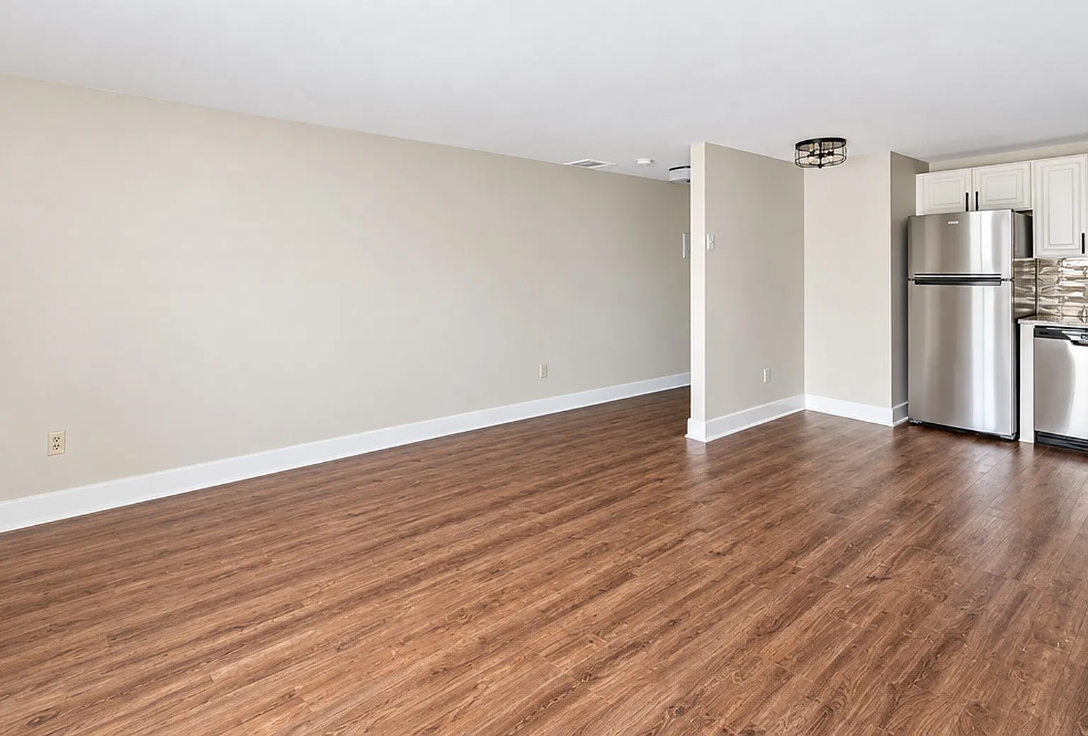 2 bed, 850 sqft, $2,050 — Photo 4