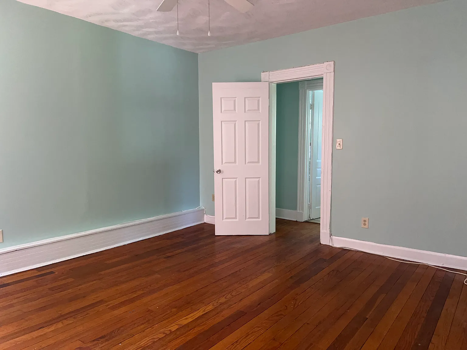 3 bed, 1489 sqft, $2,400 — Photo 2