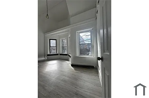 30 P St NE Photo 1