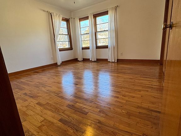 3rd image of 410 Sunset Cir