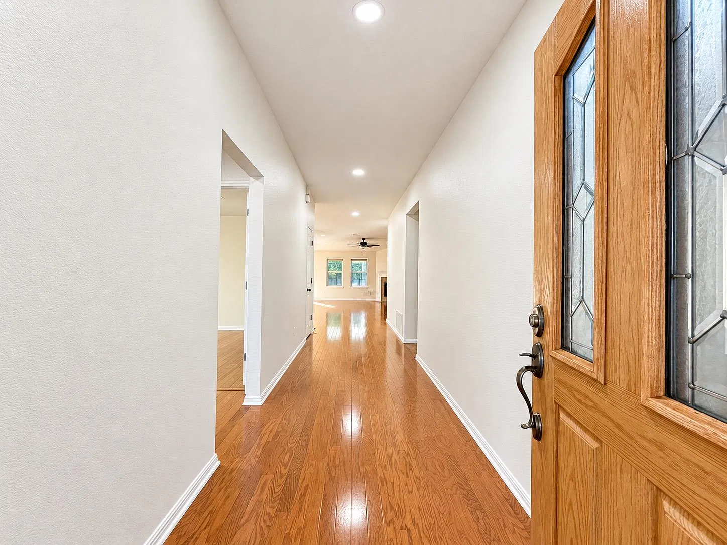 3 bed, 2.0 bath, 2335 sqft, $2,400 — Photo 3