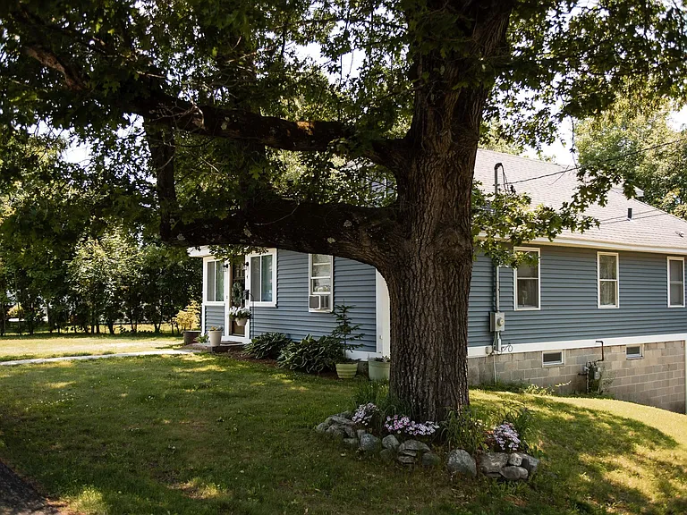4 Troy St — Photo 3