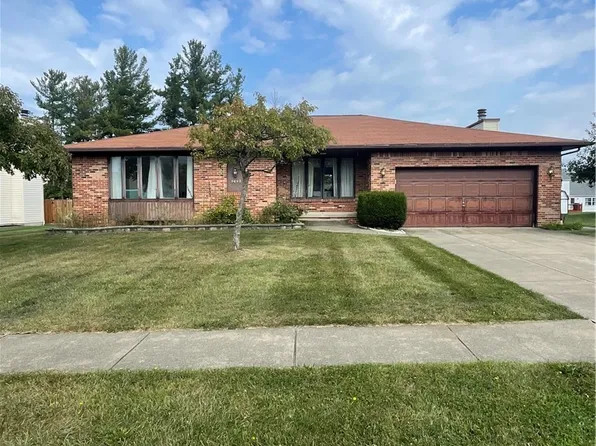 5642 Coachmans Ln, Hamburg, NY 14075